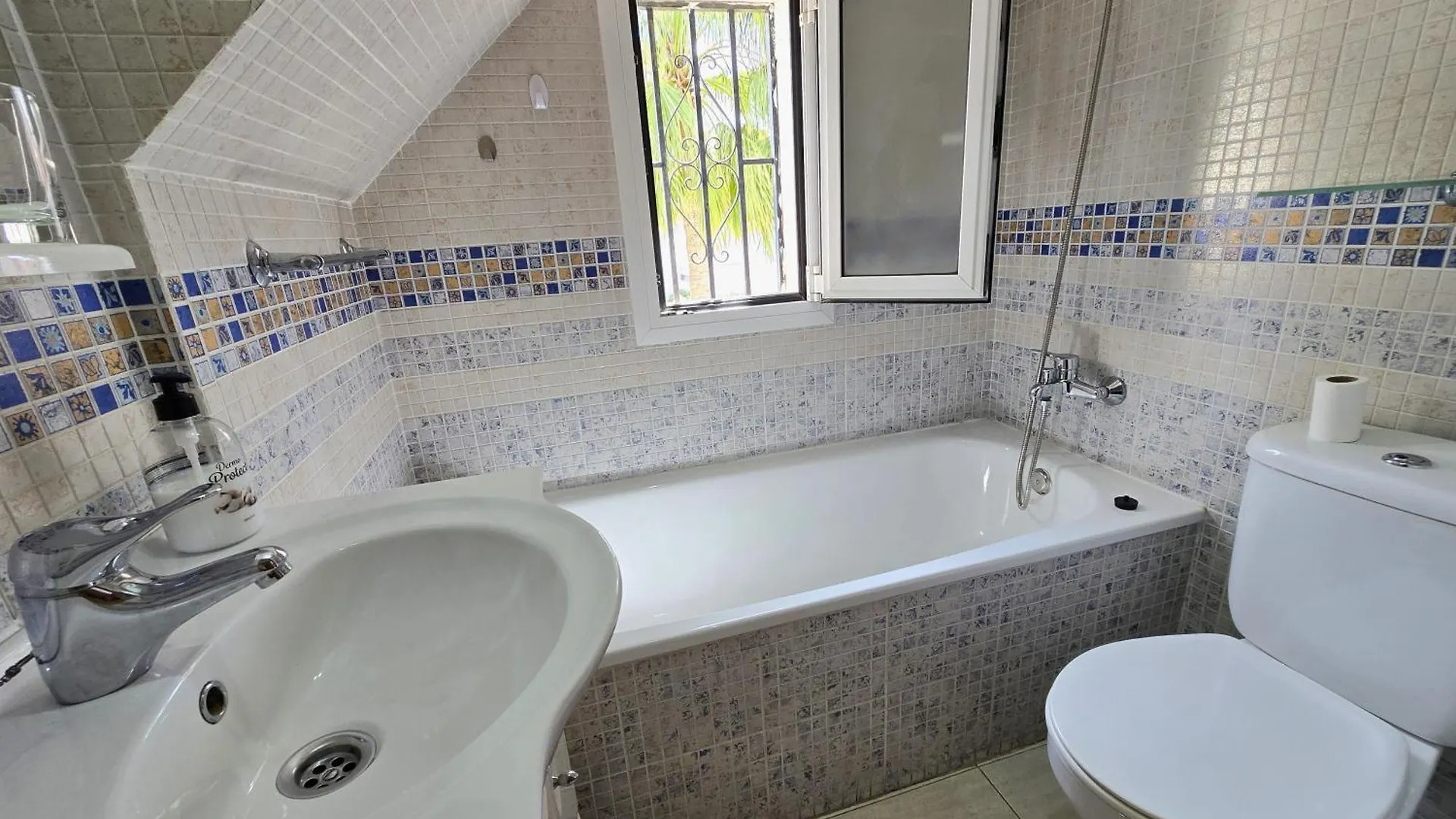 Apartment Mango With Terrace Near The Sea, Two Minutes From The Beach Torrox